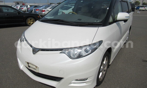 Acheter Occasion Voiture Toyota Estima Blanc à Kampala, Ouganda