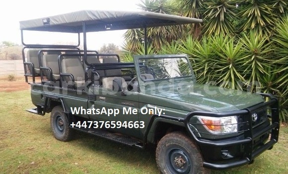 Gura Yakoze Toyota Land Cruiser Green Imodoka i Kampala mu Uganda
