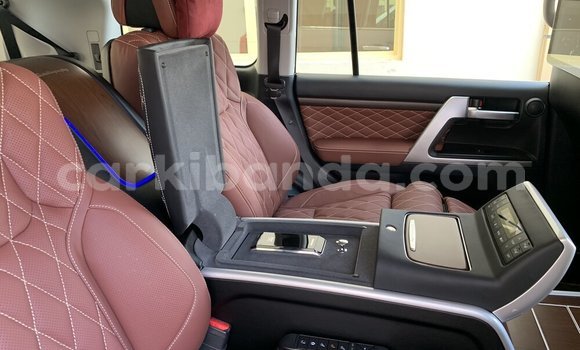 Nunua Ilio tumika Toyota Land Cruiser Nyingine Gari ndani ya Kampala nchini Uganda Nunua Ilio tumika Toyota Land Cruiser Nyingine Gari ndani ya Kampala nchini Uganda