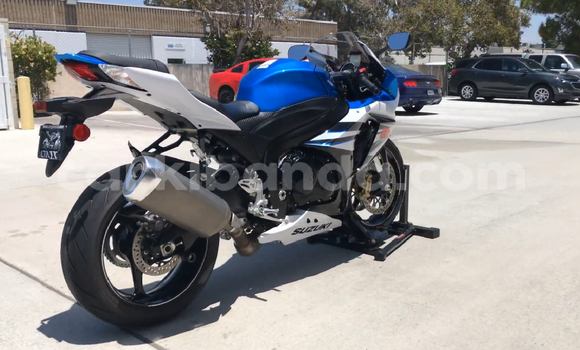 Acheter Occasion Moto Suzuki GSX–R Bleu à Bugembe, Est