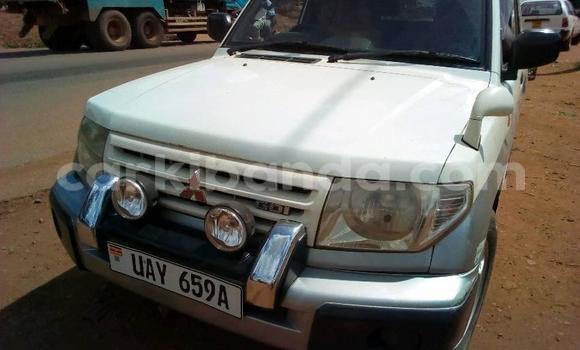 Acheter Occasion Voiture Mitsubishi Pajero Blanc à Kampala, Ouganda Acheter Occasion Voiture Mitsubishi Pajero Blanc à Kampala, Ouganda