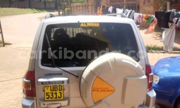Acheter Occasion Voiture Mitsubishi Pajero Gris à Kampala, Ouganda Acheter Occasion Voiture Mitsubishi Pajero Gris à Kampala, Ouganda