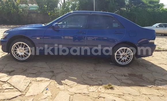 Acheter Occasion Voiture Toyota Altezza Bleu à Kampala, Ouganda Acheter Occasion Voiture Toyota Altezza Bleu à Kampala, Ouganda