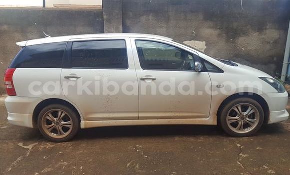 Acheter Occasion Voiture Toyota Wish Blanc à Kampala, Ouganda Acheter Occasion Voiture Toyota Wish Blanc à Kampala, Ouganda