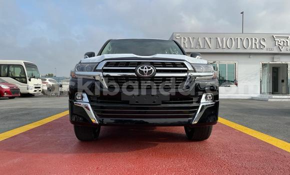 Gura Nshya Toyota Land Cruiser Black Imodoka i Amudat mu Northern Gura Nshya Toyota Land Cruiser Black Imodoka i Amudat mu Northern