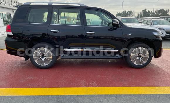 Gura Nshya Toyota Land Cruiser Black Imodoka i Amudat mu Northern Gura Nshya Toyota Land Cruiser Black Imodoka i Amudat mu Northern