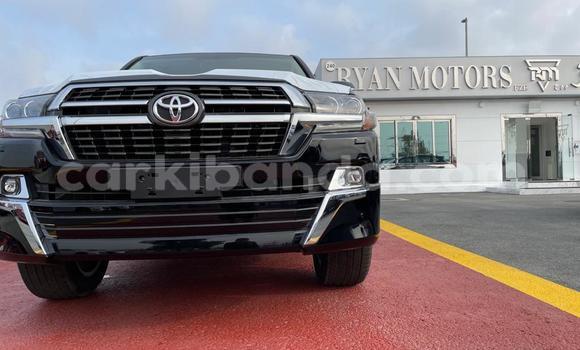 Gura Nshya Toyota Land Cruiser Black Imodoka i Amudat mu Northern Gura Nshya Toyota Land Cruiser Black Imodoka i Amudat mu Northern
