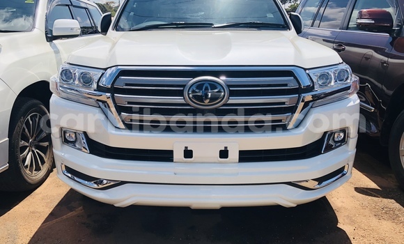 Gura Nshya Toyota Land Cruiser White Imodoka i Kampala mu Uganda Gura Nshya Toyota Land Cruiser White Imodoka i Kampala mu Uganda