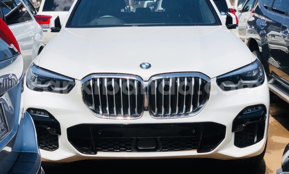 Acheter Neuf Voiture BMW X5 Blanc à Kampala, Ouganda