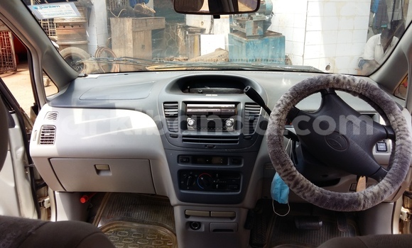 Acheter Occasion Voiture Toyota Nadia Gris à Kampala, Ouganda Acheter Occasion Voiture Toyota Nadia Gris à Kampala, Ouganda
