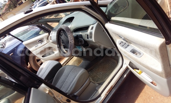 Acheter Occasion Voiture Toyota Nadia Gris à Kampala, Ouganda Acheter Occasion Voiture Toyota Nadia Gris à Kampala, Ouganda