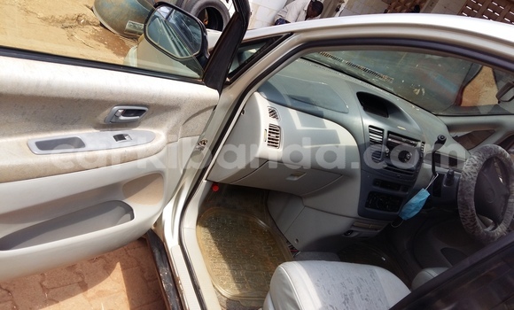 Acheter Occasion Voiture Toyota Nadia Gris à Kampala, Ouganda Acheter Occasion Voiture Toyota Nadia Gris à Kampala, Ouganda