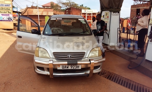 Acheter Occasion Voiture Toyota Nadia Gris à Kampala, Ouganda Acheter Occasion Voiture Toyota Nadia Gris à Kampala, Ouganda