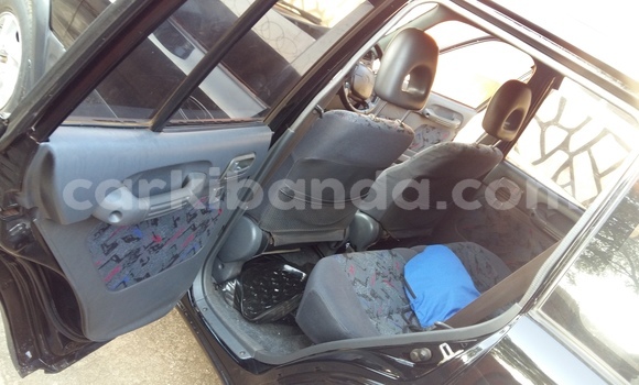 Acheter Occasion Voiture Toyota RAV4 Noir à Kampala, Ouganda Acheter Occasion Voiture Toyota RAV4 Noir à Kampala, Ouganda