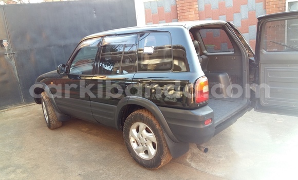Acheter Occasion Voiture Toyota RAV4 Noir à Kampala, Ouganda Acheter Occasion Voiture Toyota RAV4 Noir à Kampala, Ouganda