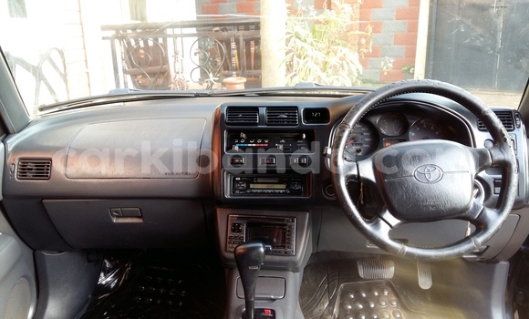 Acheter Occasion Voiture Toyota RAV4 Noir à Kampala, Ouganda Acheter Occasion Voiture Toyota RAV4 Noir à Kampala, Ouganda