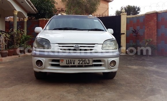 Acheter Occasion Voiture Toyota Raum Blanc à Kampala, Ouganda Acheter Occasion Voiture Toyota Raum Blanc à Kampala, Ouganda