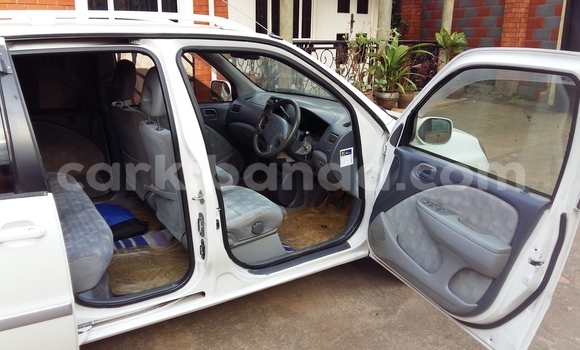 Acheter Occasion Voiture Toyota Raum Blanc à Kampala, Ouganda Acheter Occasion Voiture Toyota Raum Blanc à Kampala, Ouganda