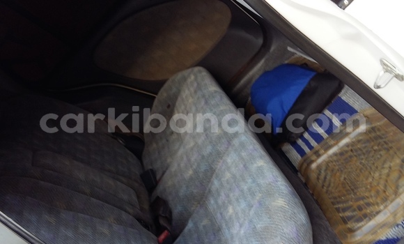 Acheter Occasion Voiture Toyota Raum Blanc à Kampala, Ouganda Acheter Occasion Voiture Toyota Raum Blanc à Kampala, Ouganda