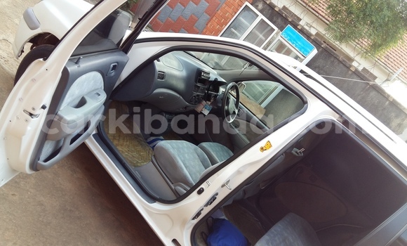 Acheter Occasion Voiture Toyota Raum Blanc à Kampala, Ouganda Acheter Occasion Voiture Toyota Raum Blanc à Kampala, Ouganda