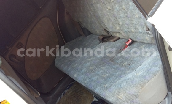 Acheter Occasion Voiture Toyota Raum Blanc à Kampala, Ouganda Acheter Occasion Voiture Toyota Raum Blanc à Kampala, Ouganda