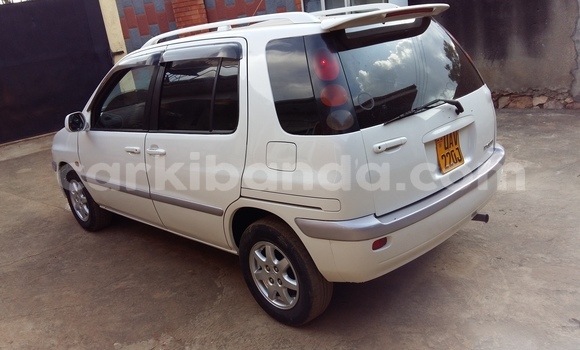 Acheter Occasion Voiture Toyota Raum Blanc à Kampala, Ouganda Acheter Occasion Voiture Toyota Raum Blanc à Kampala, Ouganda