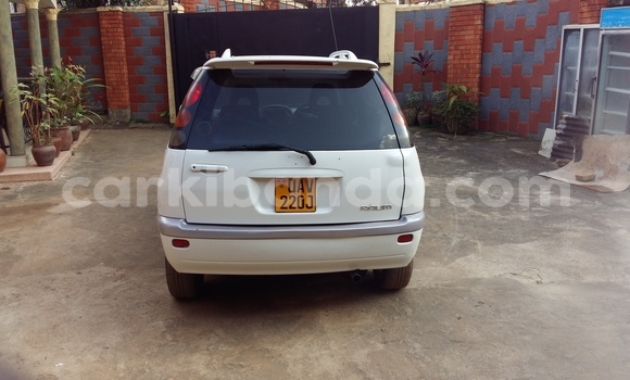Acheter Occasion Voiture Toyota Raum Blanc à Kampala, Ouganda Acheter Occasion Voiture Toyota Raum Blanc à Kampala, Ouganda