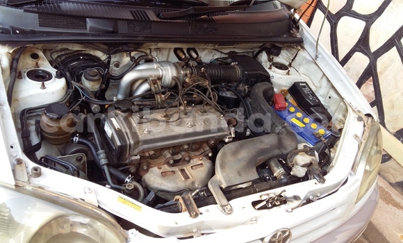 Acheter Occasion Voiture Toyota Raum Blanc à Kampala, Ouganda Acheter Occasion Voiture Toyota Raum Blanc à Kampala, Ouganda