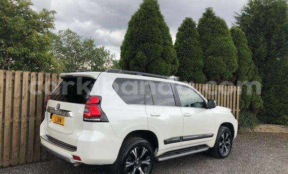 Nunua Ilio tumika Toyota Land Cruiser Prado Nyingine Gari ndani ya Kampala nchini Uganda Nunua Ilio tumika Toyota Land Cruiser Prado Nyingine Gari ndani ya Kampala nchini Uganda