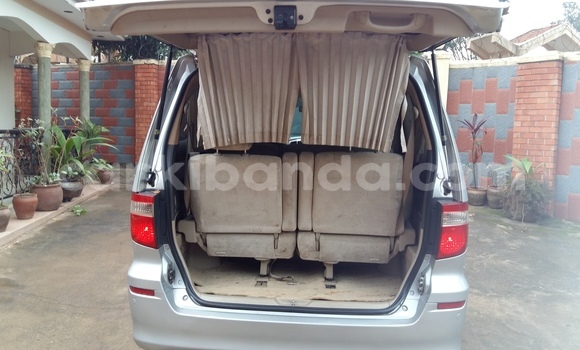 Acheter Occasion Voiture Toyota Alphard Gris à Kampala, Ouganda Acheter Occasion Voiture Toyota Alphard Gris à Kampala, Ouganda