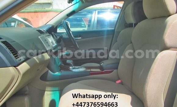 Gura Yakoze Toyota Mark X White Imodoka i Kampala mu Uganda Gura Yakoze Toyota Mark X White Imodoka i Kampala mu Uganda