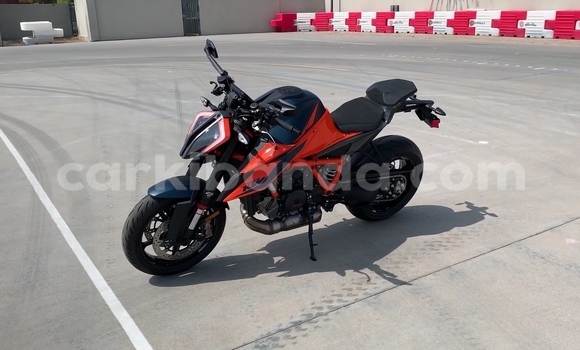 Gura Yakoze KTM SuperDuke Black Bike i Kampala mu Uganda Gura Yakoze KTM SuperDuke Black Bike i Kampala mu Uganda