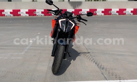 Gura Yakoze KTM SuperDuke Black Bike i Kampala mu Uganda Gura Yakoze KTM SuperDuke Black Bike i Kampala mu Uganda