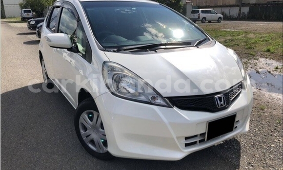 Gura Yakoze Honda FIT White Imodoka i Busembatia mu Eastern