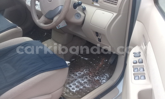 Nunua Ilio tumika Toyota Raum Kijani Gari ndani ya Kampala nchini Uganda Nunua Ilio tumika Toyota Raum Kijani Gari ndani ya Kampala nchini Uganda