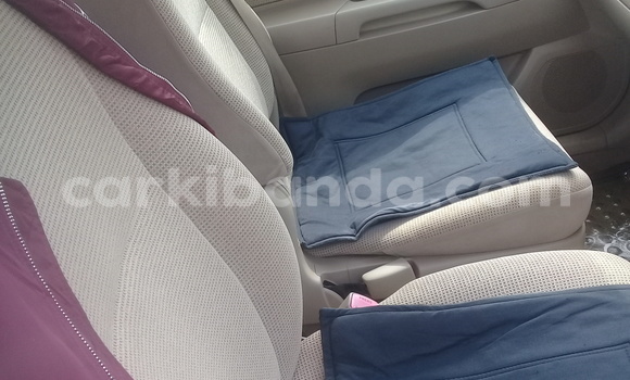 Nunua Ilio tumika Toyota Raum Kijani Gari ndani ya Kampala nchini Uganda Nunua Ilio tumika Toyota Raum Kijani Gari ndani ya Kampala nchini Uganda