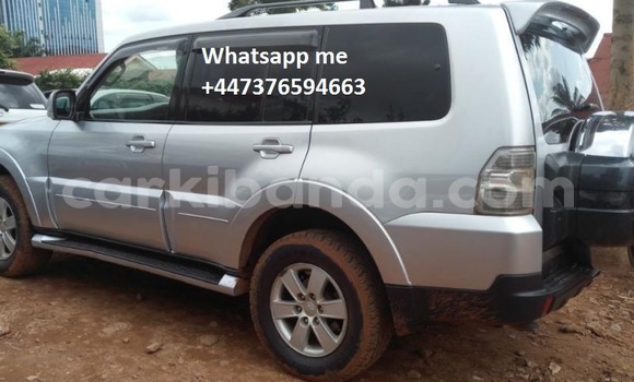 Acheter Occasion Voiture Mitsubishi Pajero Gris à Kampala, Ouganda Acheter Occasion Voiture Mitsubishi Pajero Gris à Kampala, Ouganda