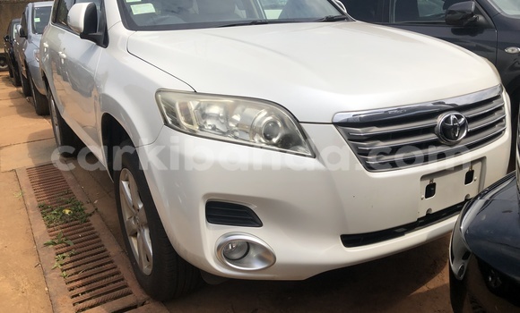 Acheter Neuf Voiture Toyota Vanguard Blanc à Kampala, Ouganda