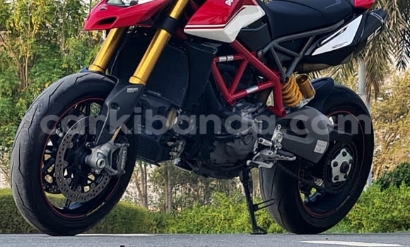 Acheter Occasion Moto Ducati Hypermotard Rouge à Kampala, Ouganda