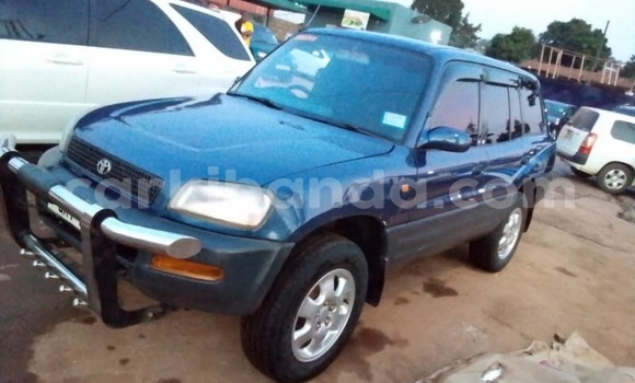 Nunua Ilio tumika Toyota RAV4 Bluu Gari ndani ya Kampala nchini Uganda Nunua Ilio tumika Toyota RAV4 Bluu Gari ndani ya Kampala nchini Uganda
