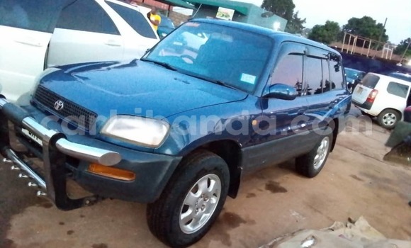 Nunua Ilio tumika Toyota RAV4 Bluu Gari ndani ya Kampala nchini Uganda Nunua Ilio tumika Toyota RAV4 Bluu Gari ndani ya Kampala nchini Uganda
