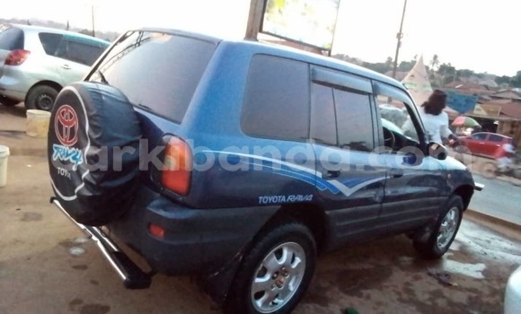 Nunua Ilio tumika Toyota RAV4 Bluu Gari ndani ya Kampala nchini Uganda Nunua Ilio tumika Toyota RAV4 Bluu Gari ndani ya Kampala nchini Uganda