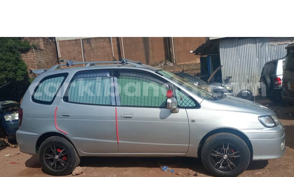 Nunua Ilio tumika Toyota Spacio Fedha Gari ndani ya Kireka nchini Kati Nunua Ilio tumika Toyota Spacio Fedha Gari ndani ya Kireka nchini Kati
