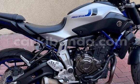 Nunua Ilio tumika Yamaha FZ Fedha Bike ndani ya Kampala nchini Uganda