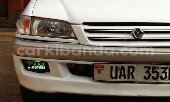 Acheter Occasion Voiture Toyota Premio Blanc à Kampala, Ouganda Acheter Occasion Voiture Toyota Premio Blanc à Kampala, Ouganda