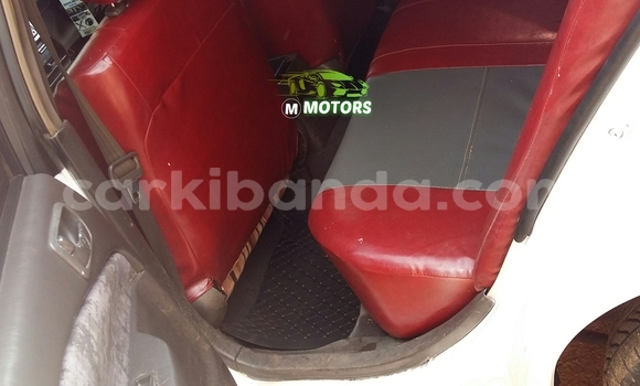 Acheter Occasion Voiture Toyota Premio Blanc à Kampala, Ouganda Acheter Occasion Voiture Toyota Premio Blanc à Kampala, Ouganda