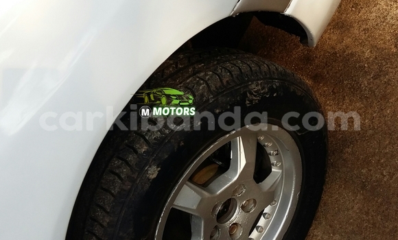 Acheter Occasion Voiture Toyota Premio Blanc à Kampala, Ouganda Acheter Occasion Voiture Toyota Premio Blanc à Kampala, Ouganda