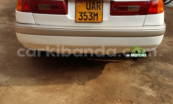 Acheter Occasion Voiture Toyota Premio Blanc à Kampala, Ouganda Acheter Occasion Voiture Toyota Premio Blanc à Kampala, Ouganda