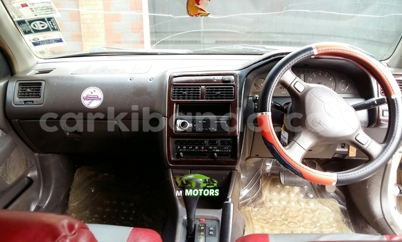 Acheter Occasion Voiture Toyota Premio Blanc à Kampala, Ouganda Acheter Occasion Voiture Toyota Premio Blanc à Kampala, Ouganda