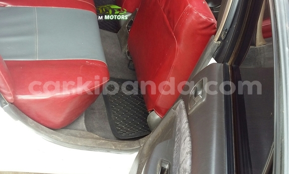 Acheter Occasion Voiture Toyota Premio Blanc à Kampala, Ouganda Acheter Occasion Voiture Toyota Premio Blanc à Kampala, Ouganda